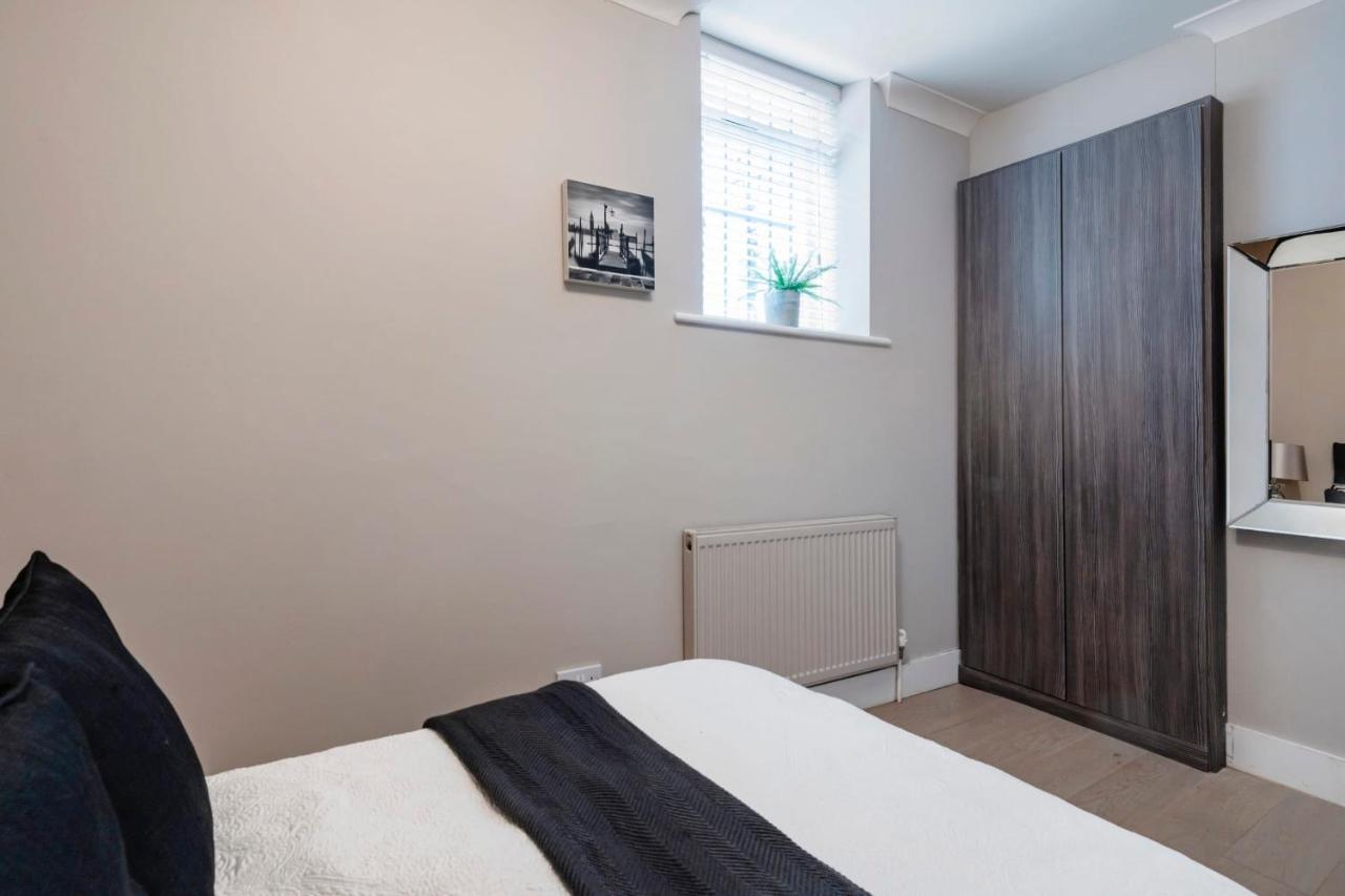 Hampstead Garden Flat-hosted By Sweetstay * Londen