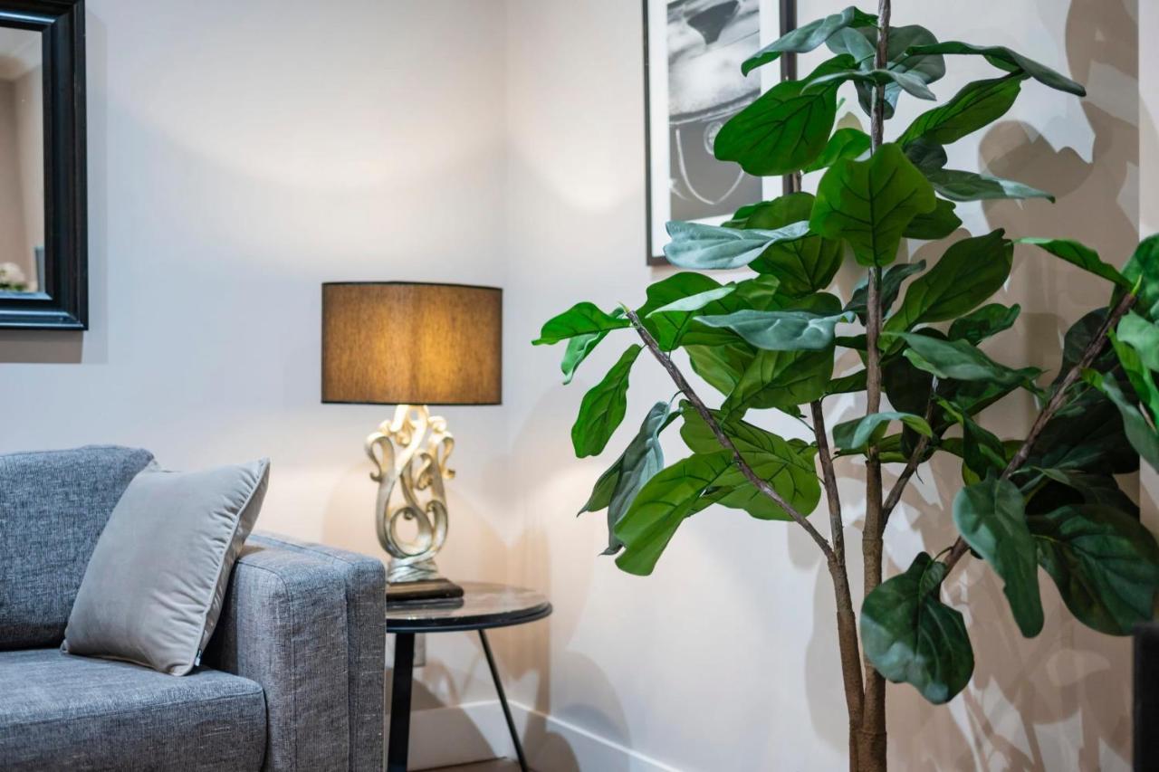 Hampstead Garden Flat-hosted By Sweetstay * Londen