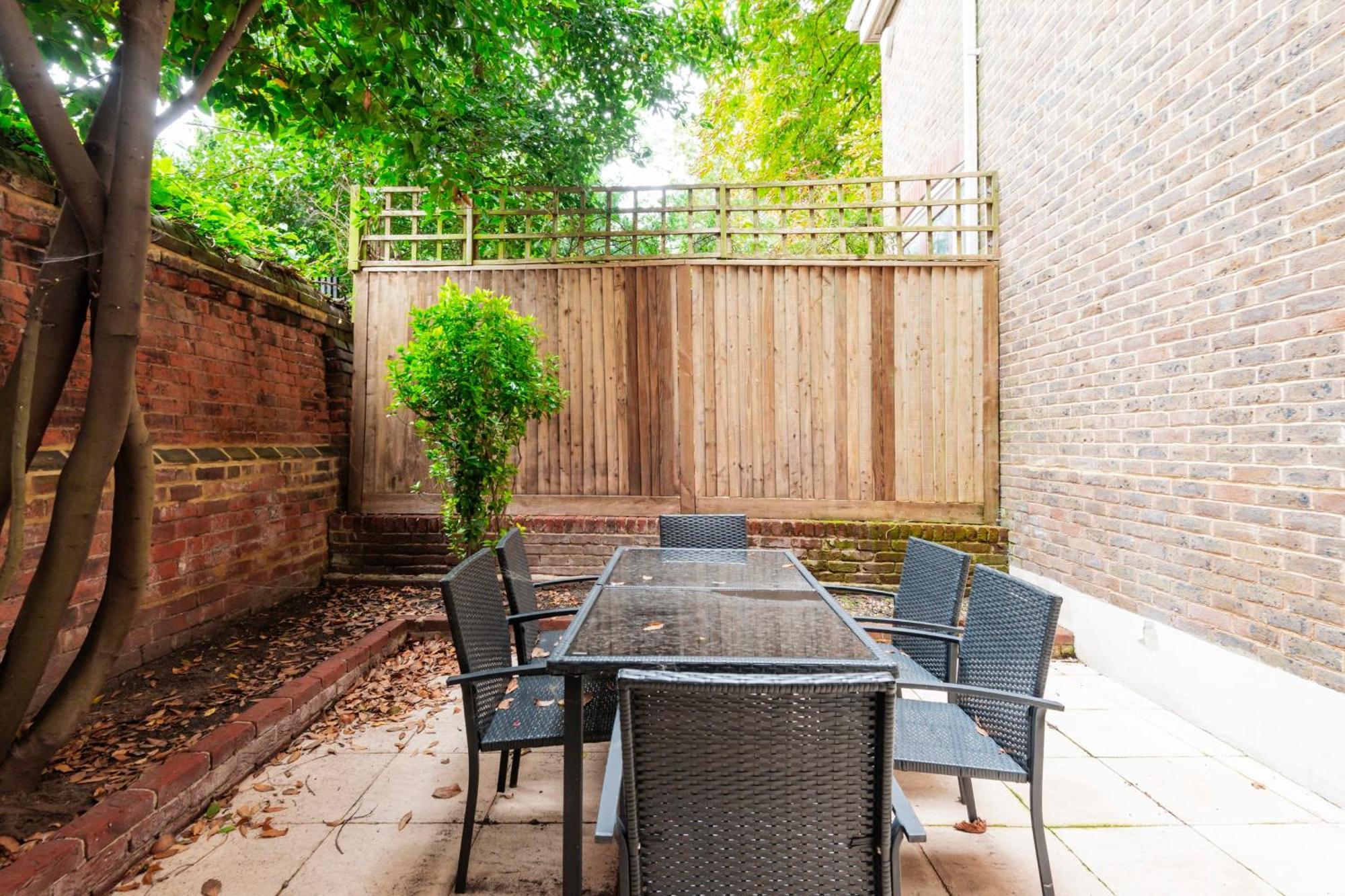 Hampstead Garden Flat-hosted By Sweetstay * Londen